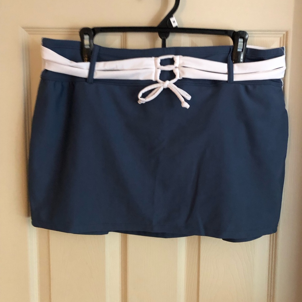 Stylish Blue and White Women's swimsuit skirt - Picture 4 of 9